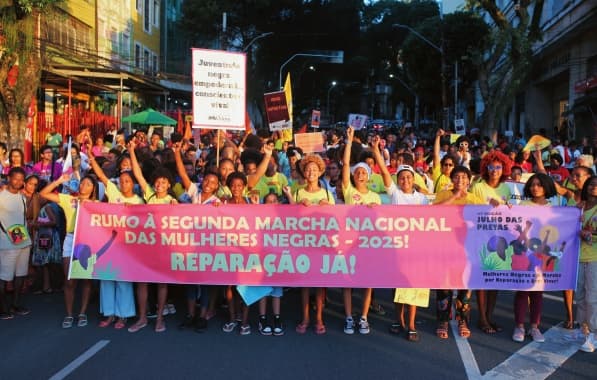 Marcha das Mulheres Negras por Reparação e Bem Viver ocupa ruas do centro de Salvador no dia 25