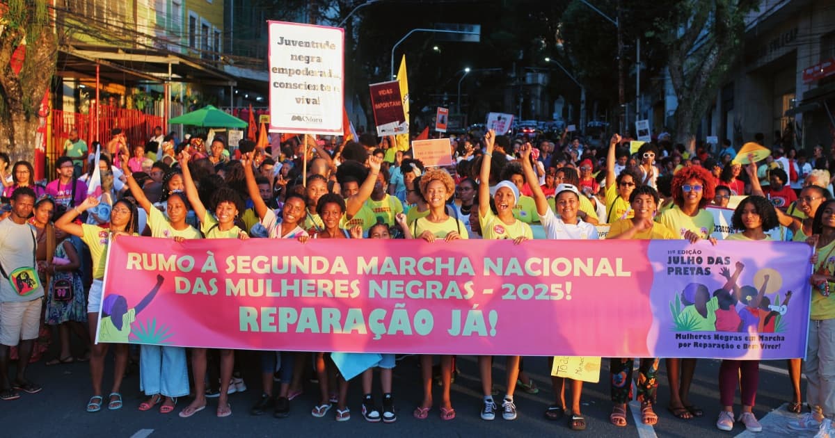 Marcha das Mulheres Negras por Reparação e Bem Viver ocupa ruas do centro de Salvador no dia 25