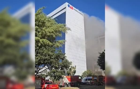 Incêndio atinge prédio da OAB, em Brasília, e mobiliza bombeiros