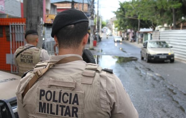 Operação no bairro de Tancredo Neves termina com prisões, veículos recuperados e apreensão de drogas 