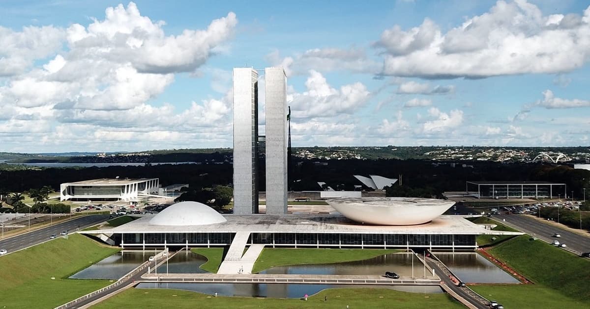 Congresso Nacional em Brasília, com Palácio do Planalto e STF ao fundo