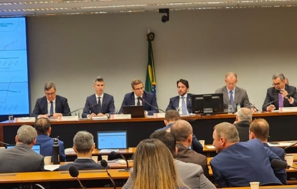 Na Câmara, Campos Neto defende atuação do BC e diz que é preciso "perseverança" na luta contra a inflação