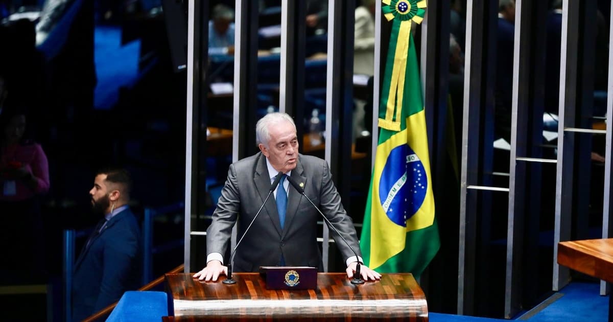 Senador Otto Alencar na tribuna durante sessão plenária