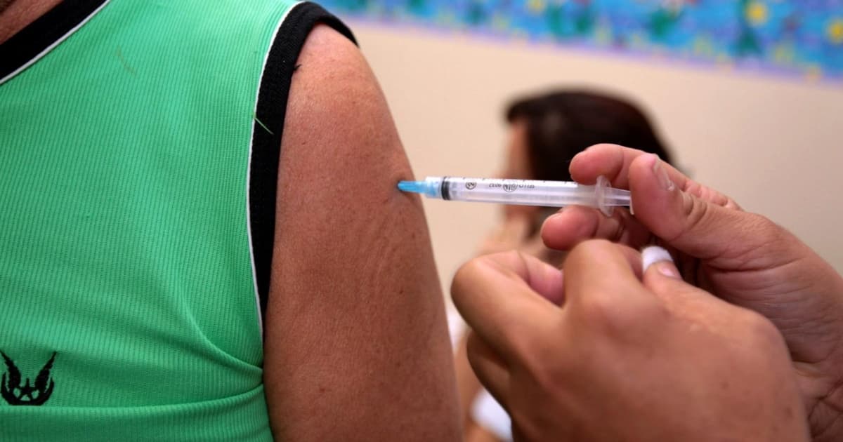 Menos de 300 mil baianos tomaram a vacina bivalente contra a Covid-19