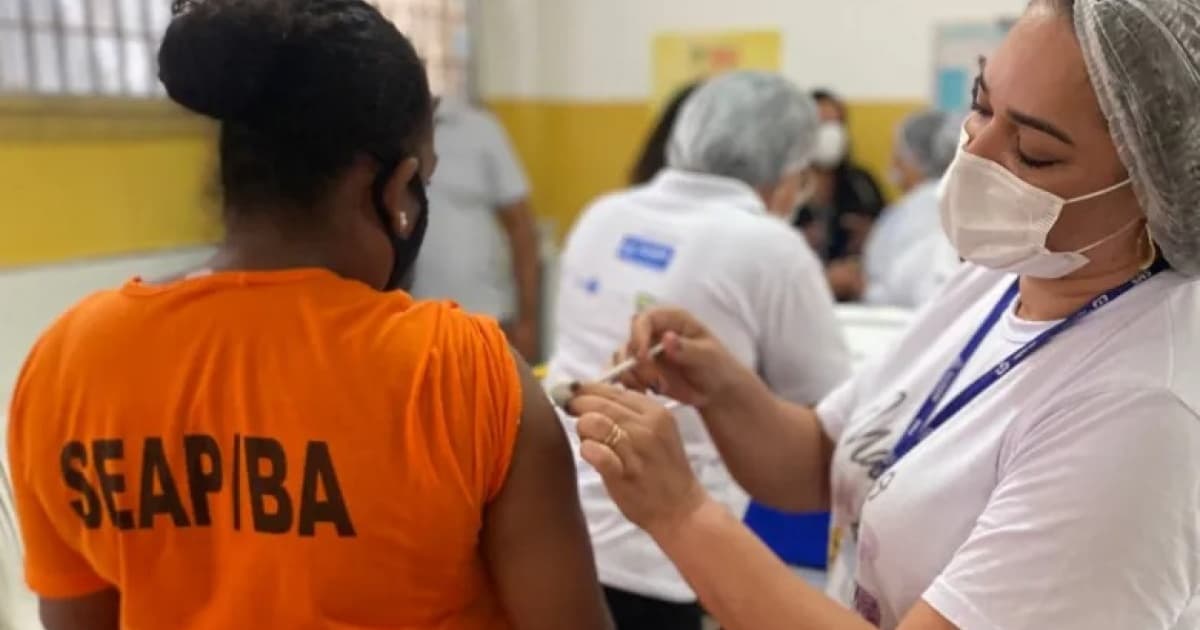 Prefeitura de Salvador inicia vacinação bivalente contra Covid-19 no sistema prisional