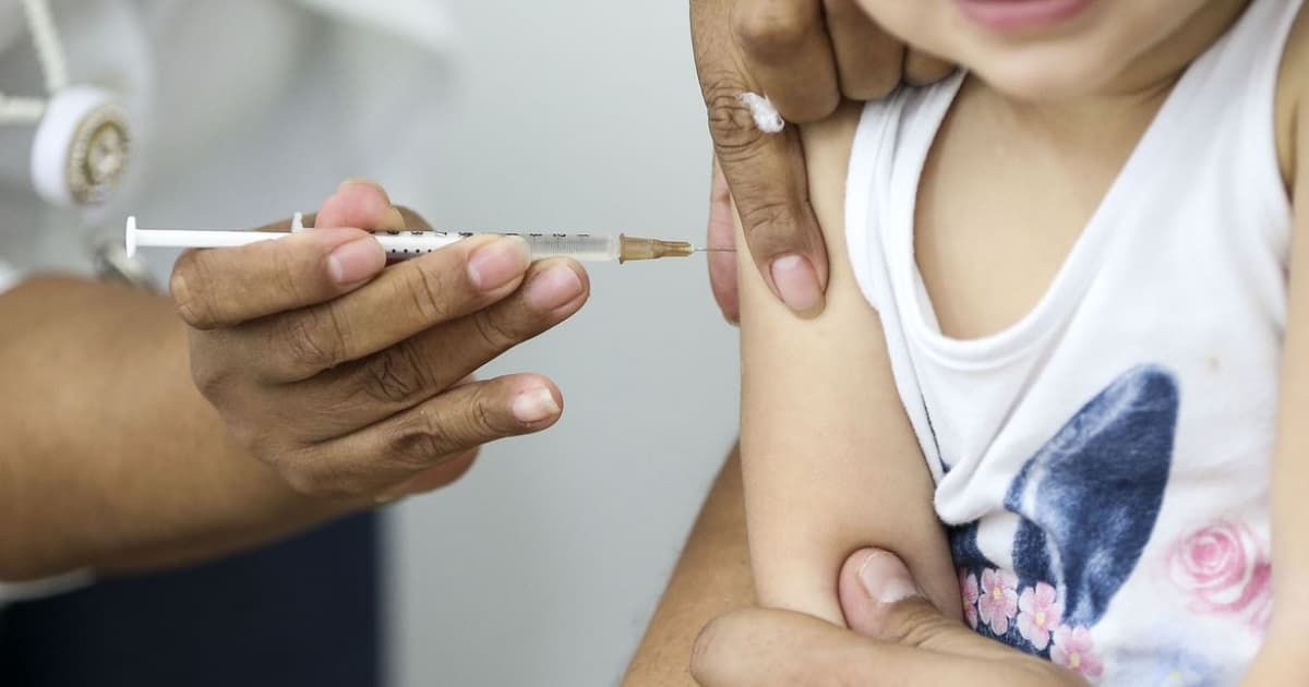 Governo federal pagará salário mensal por sequela de vacina em criança; entenda o caso