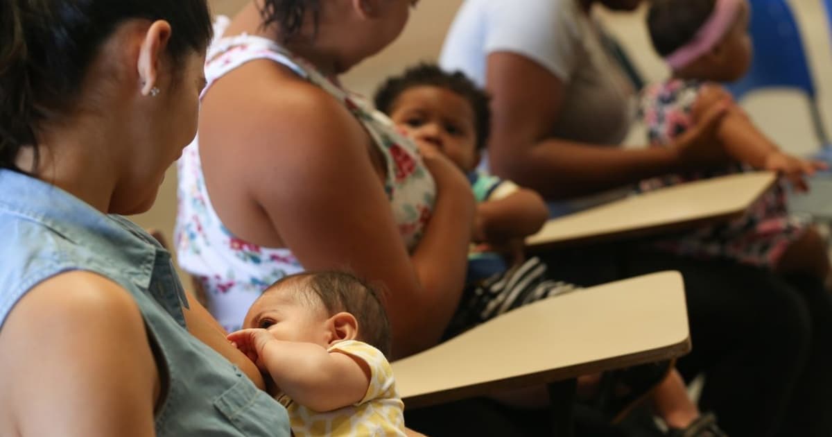 Leite materno corrige alterações na microbiota intestinal de bebês, aponta estudo da USP 