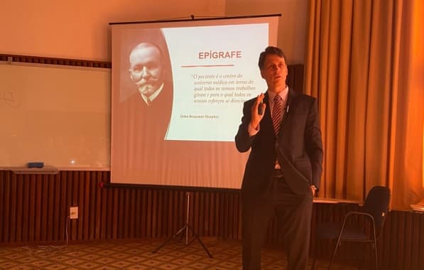 André Lyra defende memorial e se torna professor titular da Faculdade de Medicina da Ufba