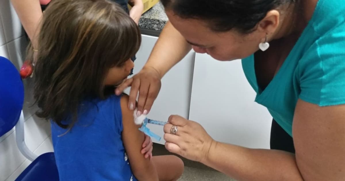 Especialistas sugerem oferta de imunizantes nas escolas para aumentar cobertura vacinal