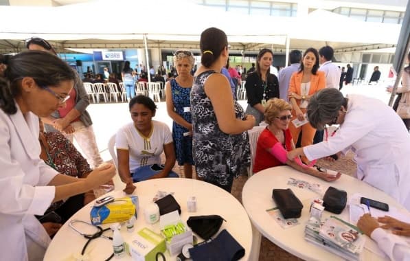 Mulheres passam a ter direito a acompanhante em atendimentos e procedimentos de saúde