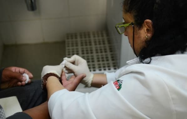Casos de HIV e sífilis crescem entre homens jovens no Brasil 