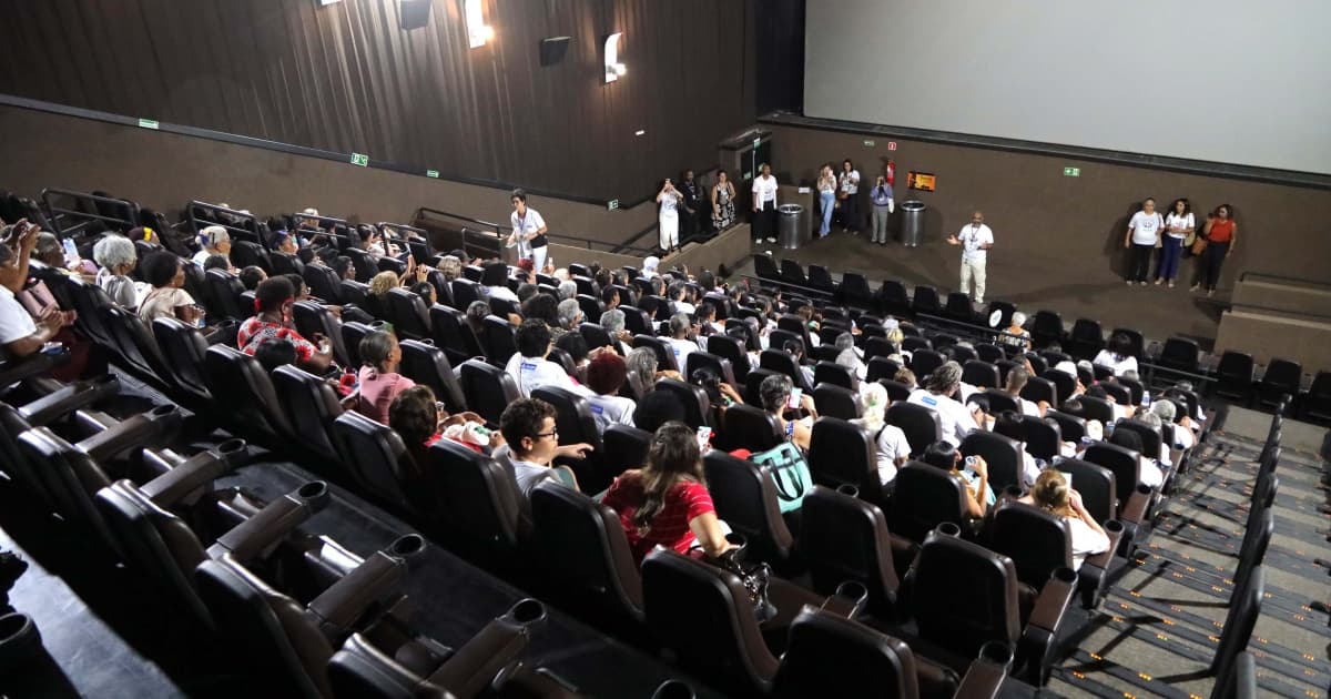 Saúde de Salvador promove sessão de cinema para idosos em shopping 