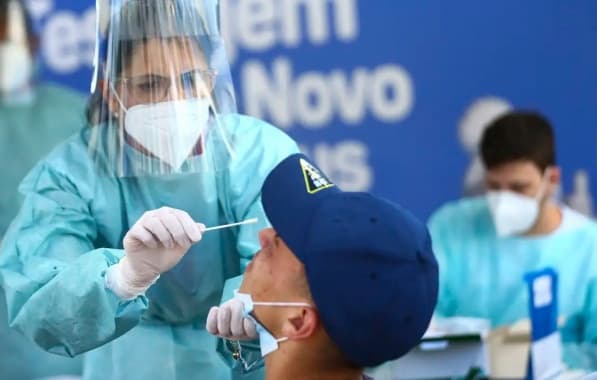 Brasil registra redução de casos e mortes por Covid no início de 2024