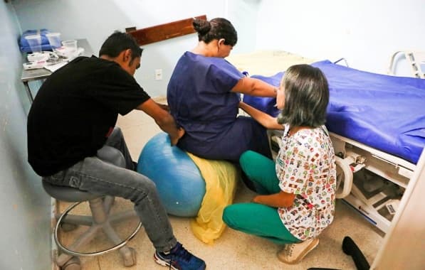 Lei garante atuação de doulas em hospitais e maternidades de Salvador; associação celebra ato 