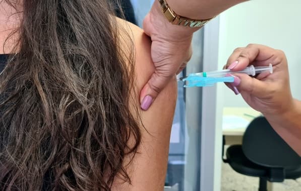 Dia D de vacinação contra a gripe acontece em 300 cidades da Bahia neste sábado 