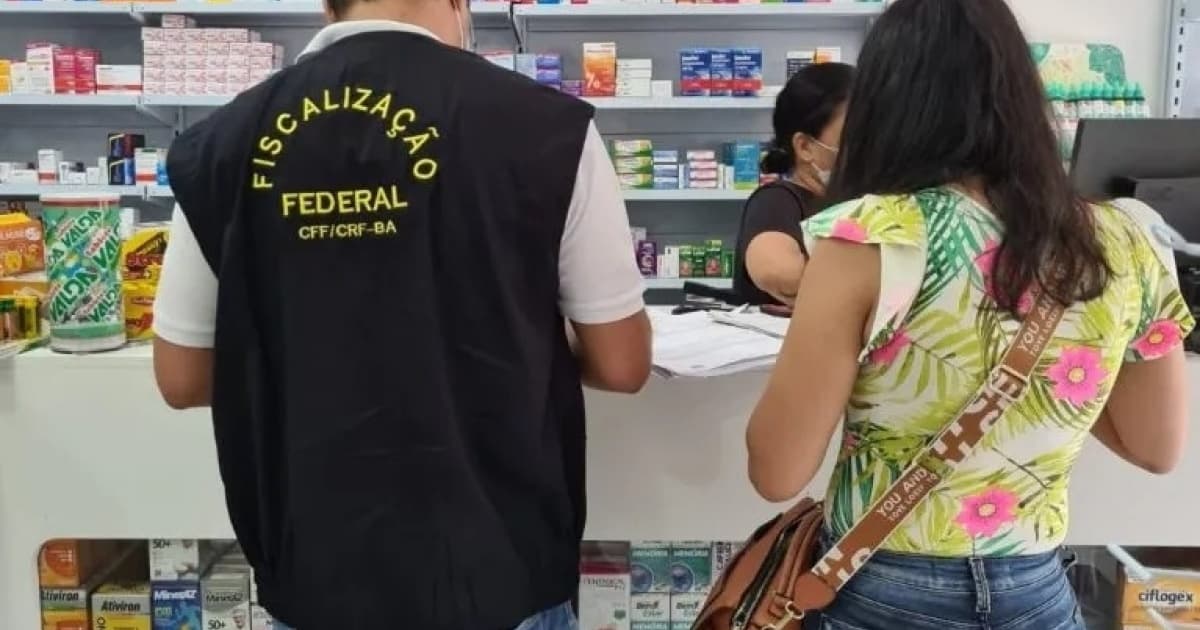 Fiscalização da CRF-BA em farmácia na Bahia