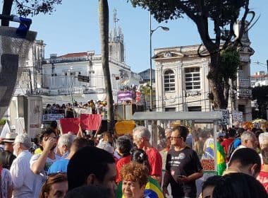 Manifestantes fazem protesto contra Bolsonaro e volta da ditadura em Salvador