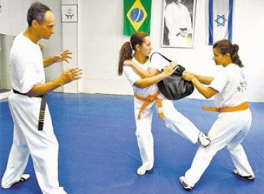 Federação de Krav Maga oferece aulas de defesa pessoal para mulheres