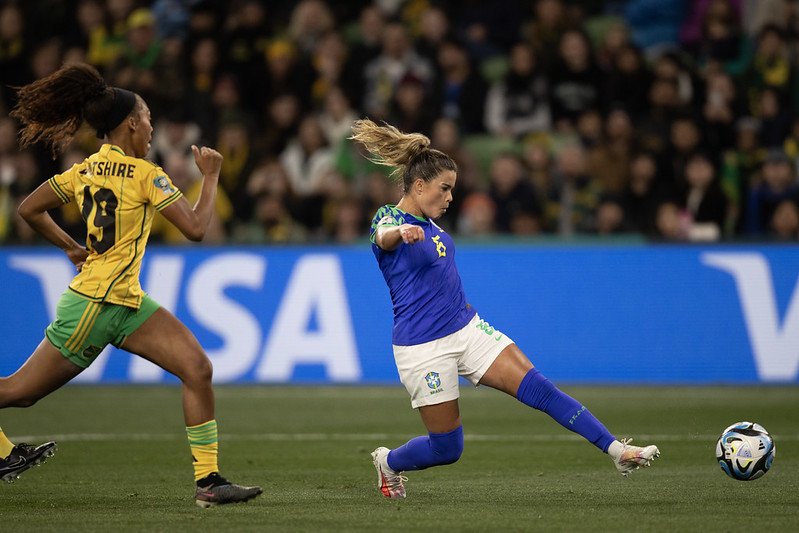 Trave salva, e EUA avançam às oitavas da Copa Feminina após empate