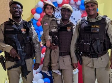 Feira: Policiais vão a festa de aniversário de criança que sonha em ser PM