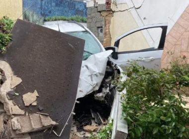 Conquista: Motorista é preso após perder controle de carro e invadir imóvel