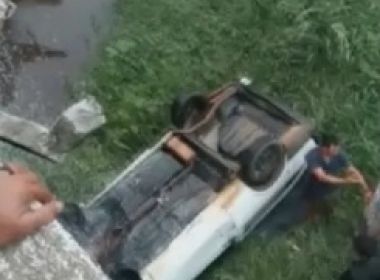 Ibirapitanga: Carro despenca de ponte de sete metros e motorista sai ileso