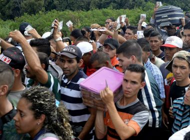 Com fronteira fechada há 17 dias, venezuelanos entram no Brasil de forma clandestina