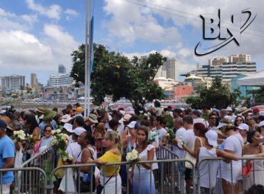 Festa de Iemanjá movimenta e lota orla do Rio Vermelho neste domingo