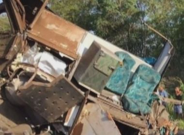 Colisão entre ônibus e caminhão deixa 40 mortos em rodovia de São Paulo